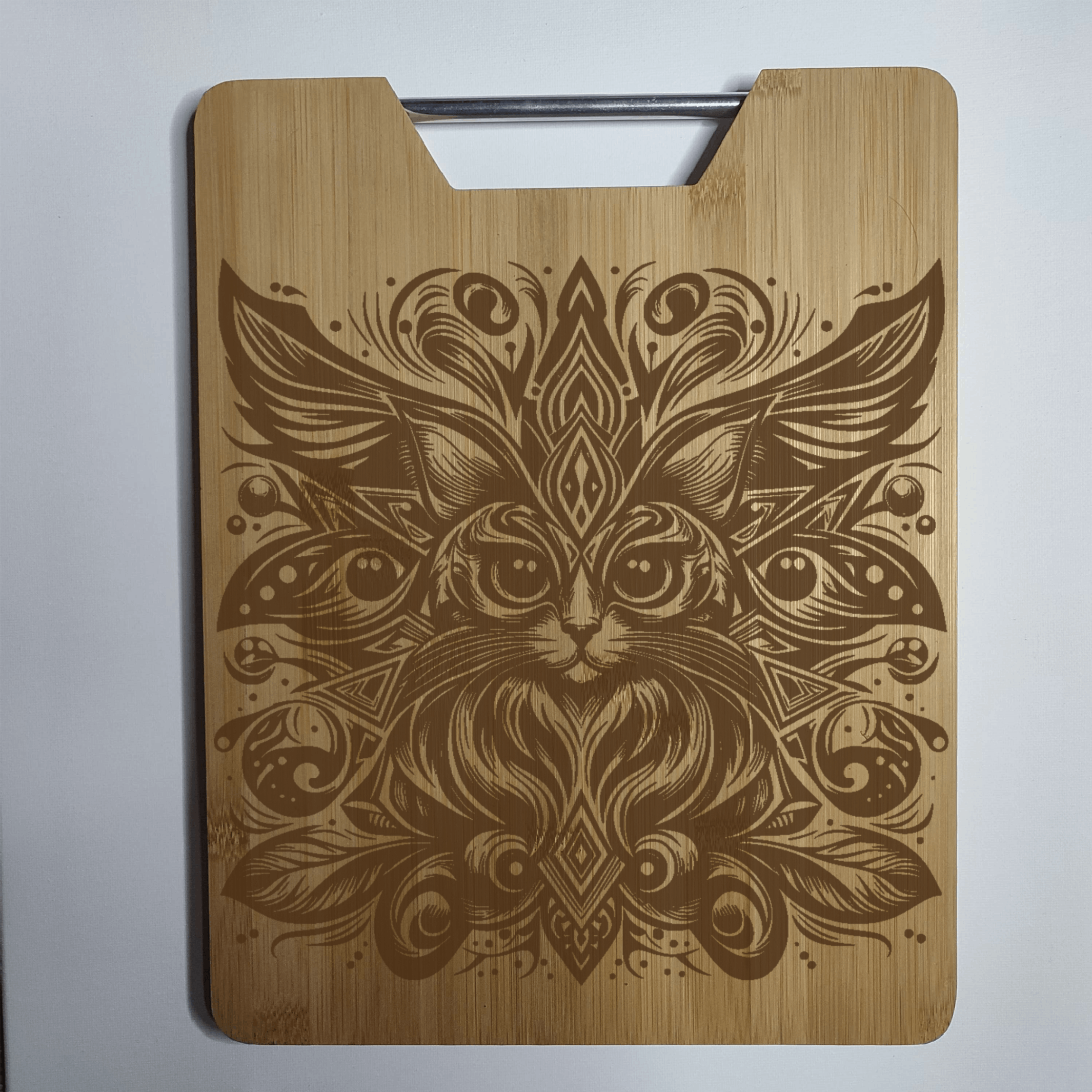 Tête de chat élégante - Planche à Découper Gravée