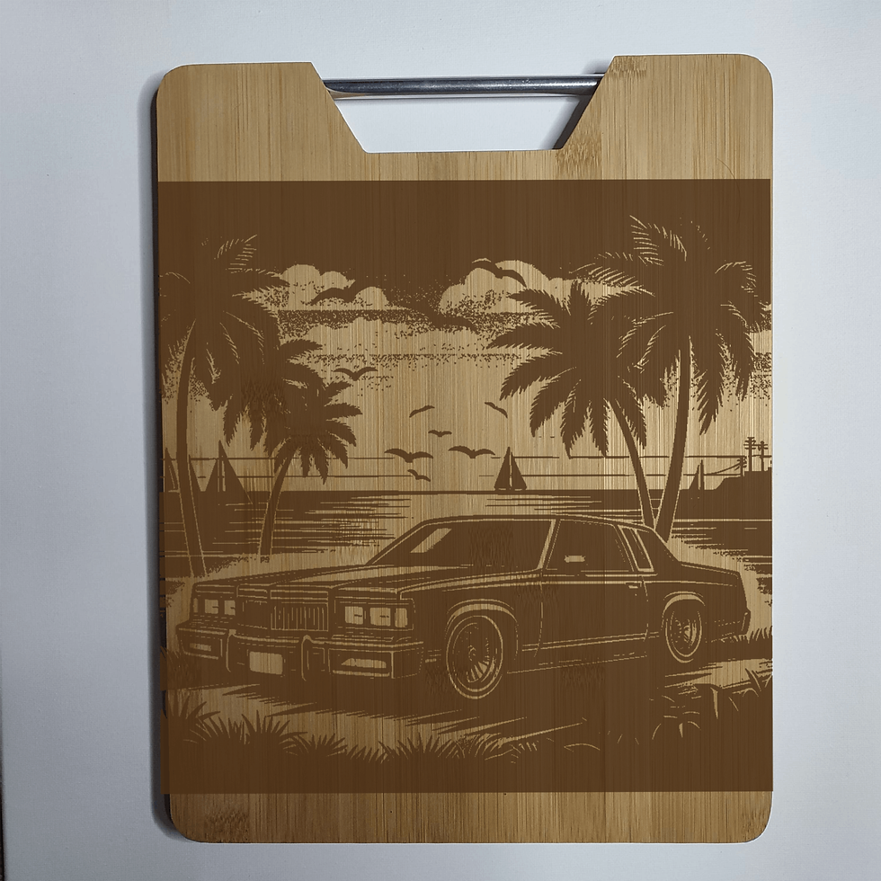 Voiture américaine sur la plage - Planche à Découper Gravée