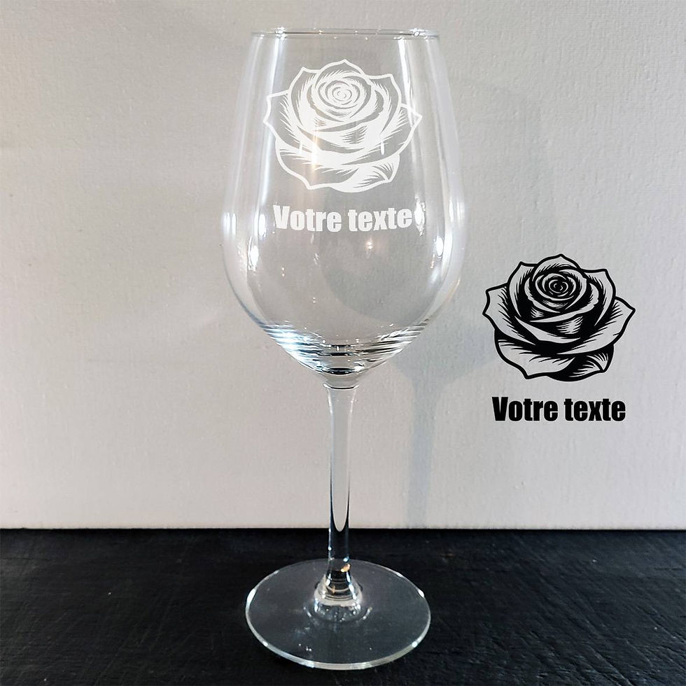 verre à vin personnalisé avec motif fleur de rose gravé