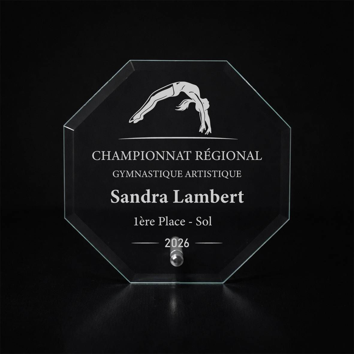 Plaque trophée octogonale en verre biseauté gravée laser personnalisée gymnastique artistique