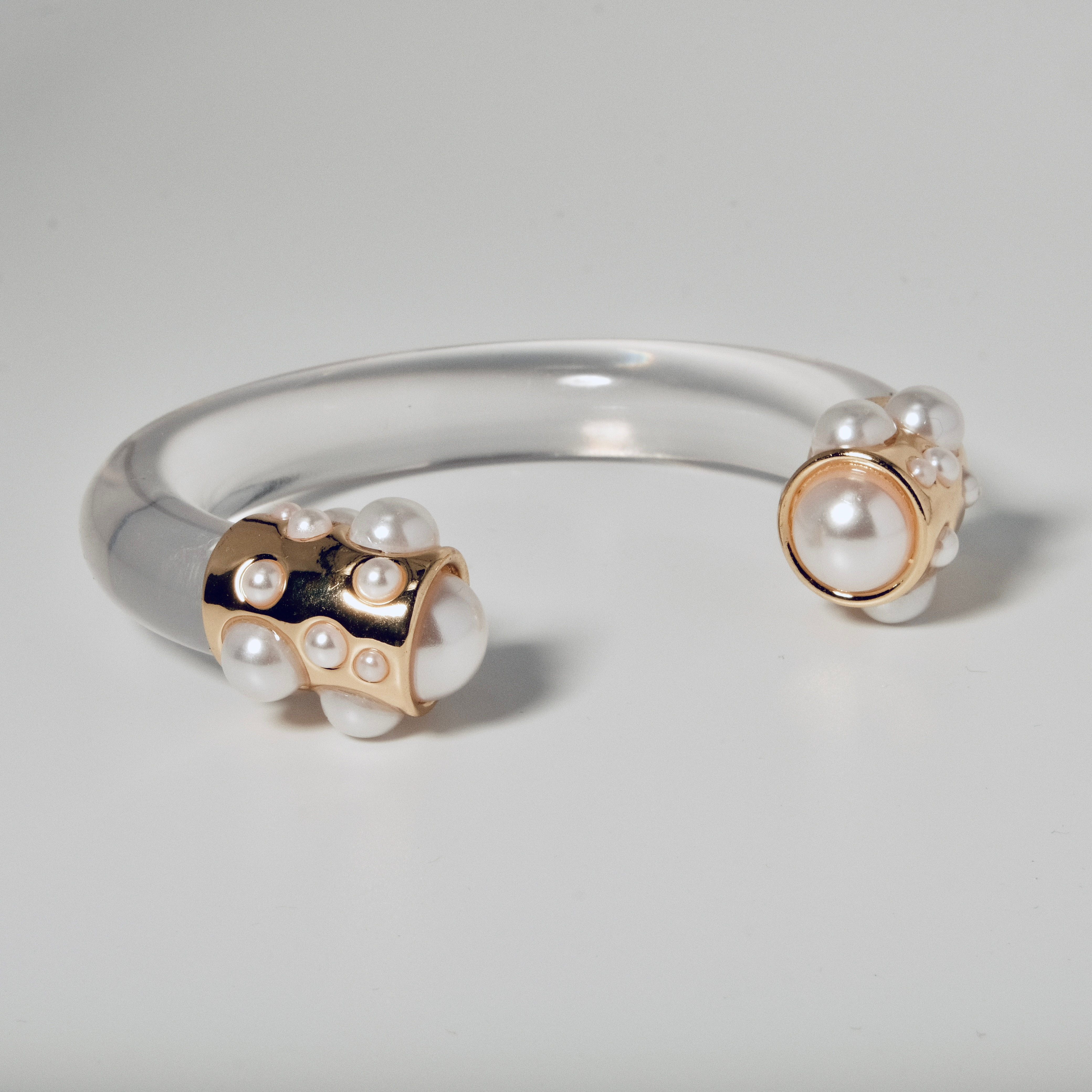 Стильний браслет кафф з перлами