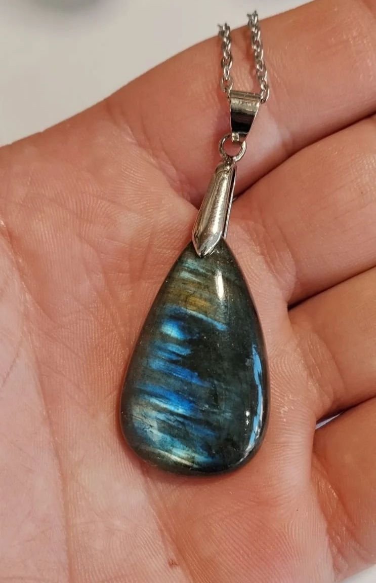 Miniature : Pendentif labradorite naturelle  unique bleu profond, reflets bleus irisés