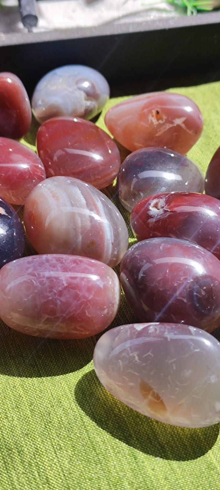 Miniature : Agate du Botswana Rouge A pierres roulées 3-4cm