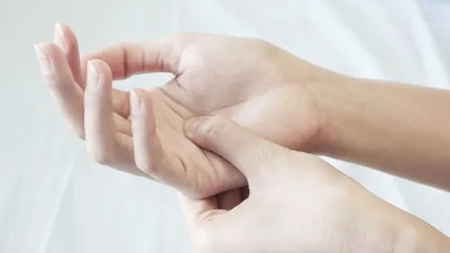 j-ai-teste-la-reflexologie-palmaire.webp