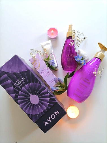 Avon Encanto Inspiring mit zwei Kerzen.jpeg
