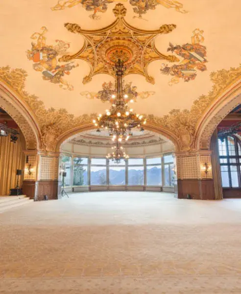 grand-hall-scale-60-ppi-96-quality-100-1.webp