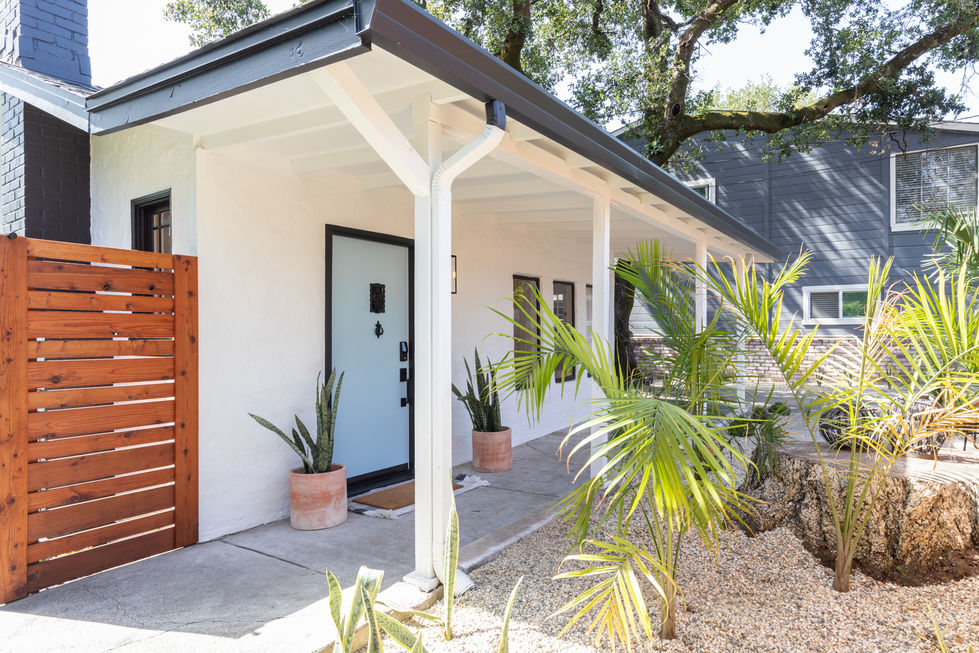 Photo-040722-Front Exterior-006