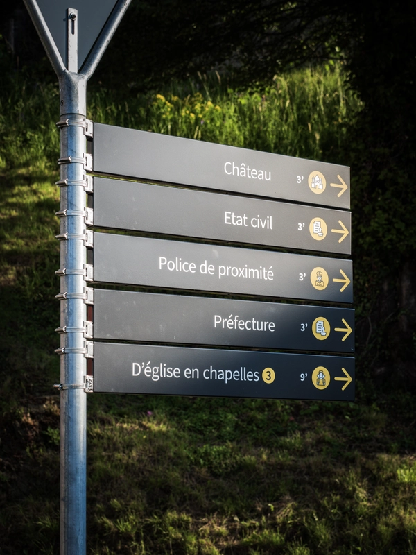 Panneaux directionnels posés à Châtel-St-Denis 