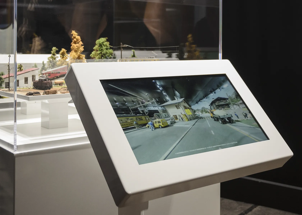 Borne de découverte miniature - permet aux visiteurs de découvrir l'univers