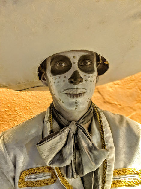 00100lPORTRAIT_00100_BURST20190715224700518_COVER