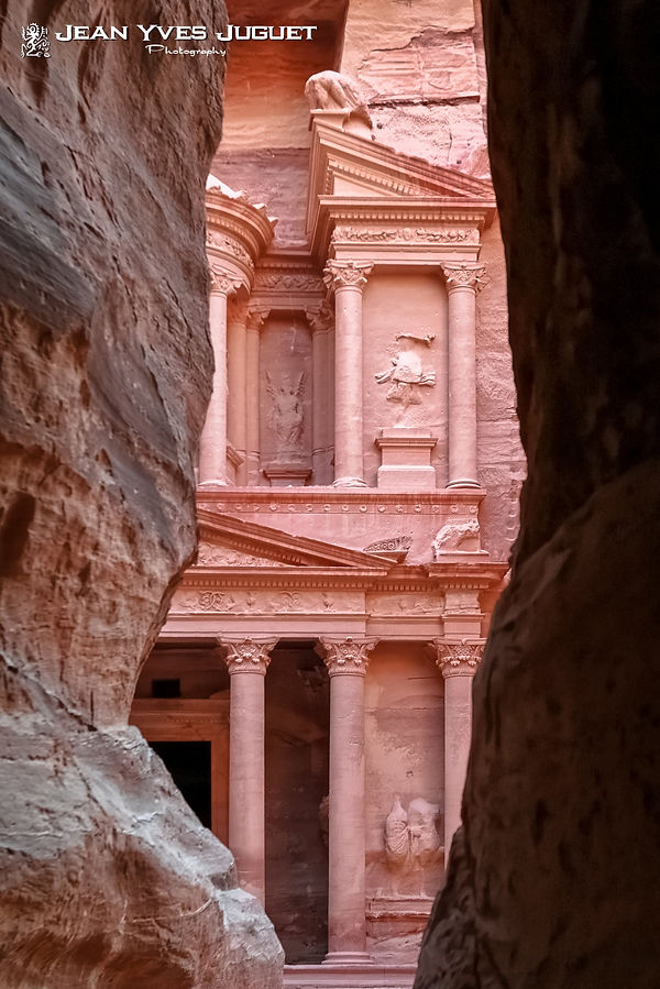 La Khazneh, "Trésor du Pharaon"à l'embouchure du Sîq (Canyon)