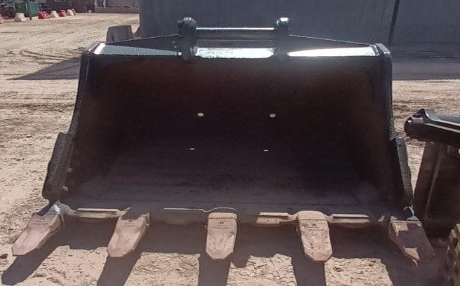 Miniatura: EXCAVADORA