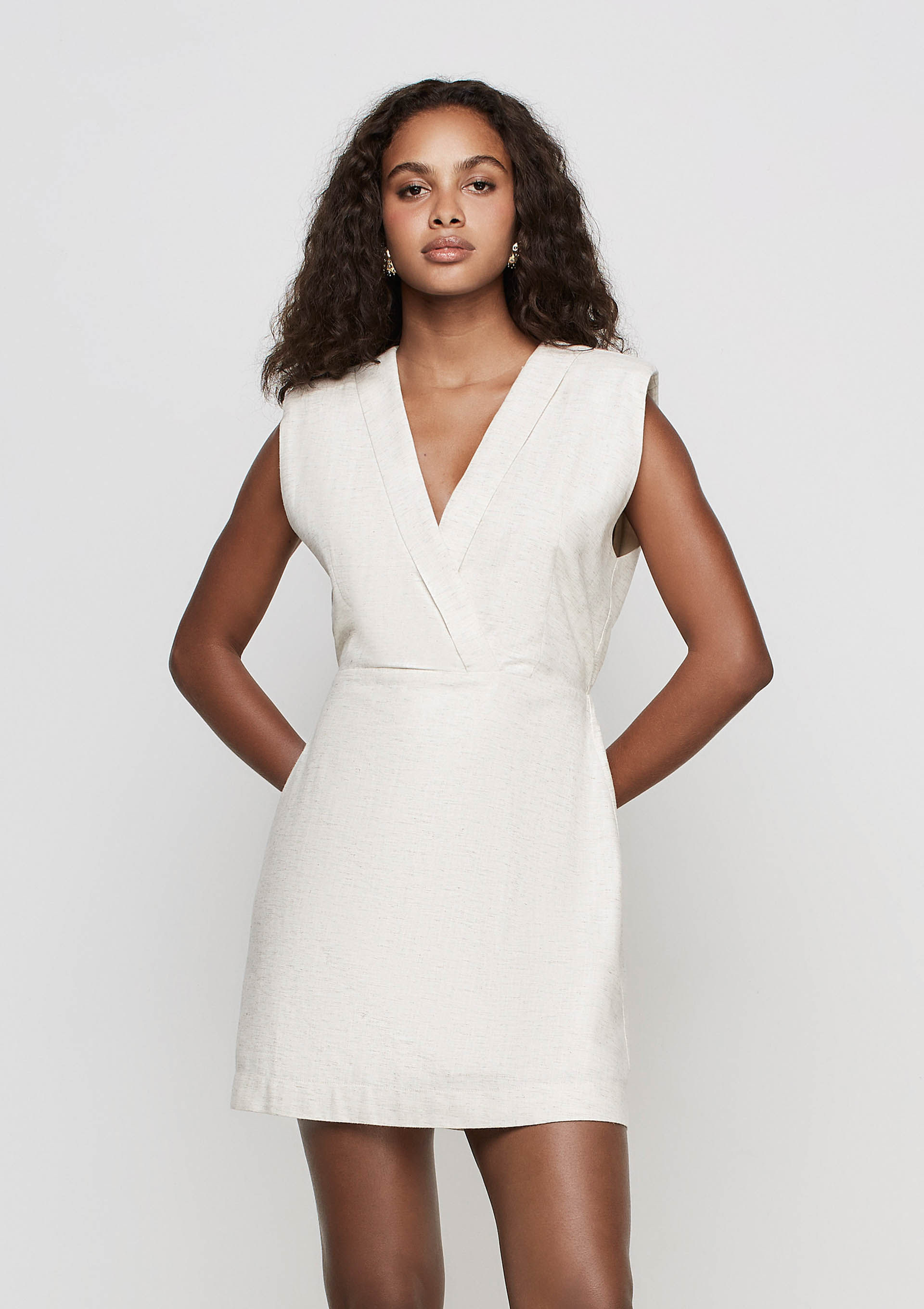 Vestido Curto Ajustado Com Linho - Off white
ZD1R