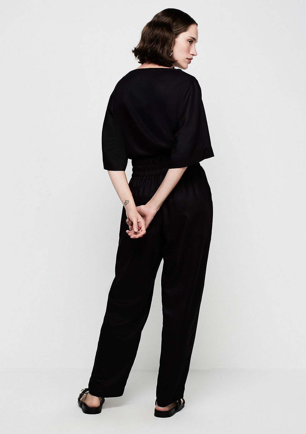 Miniatura: Calça Carrot Cintura Alta Em Viscose Sarjada - Dzarm