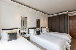 Park West Place, 293-8