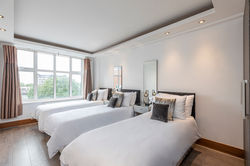 Park West Place, 293-7