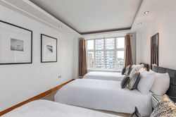 Park West Place, 293-9