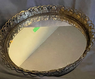 Circular brass vanity mirror_edited.jpg