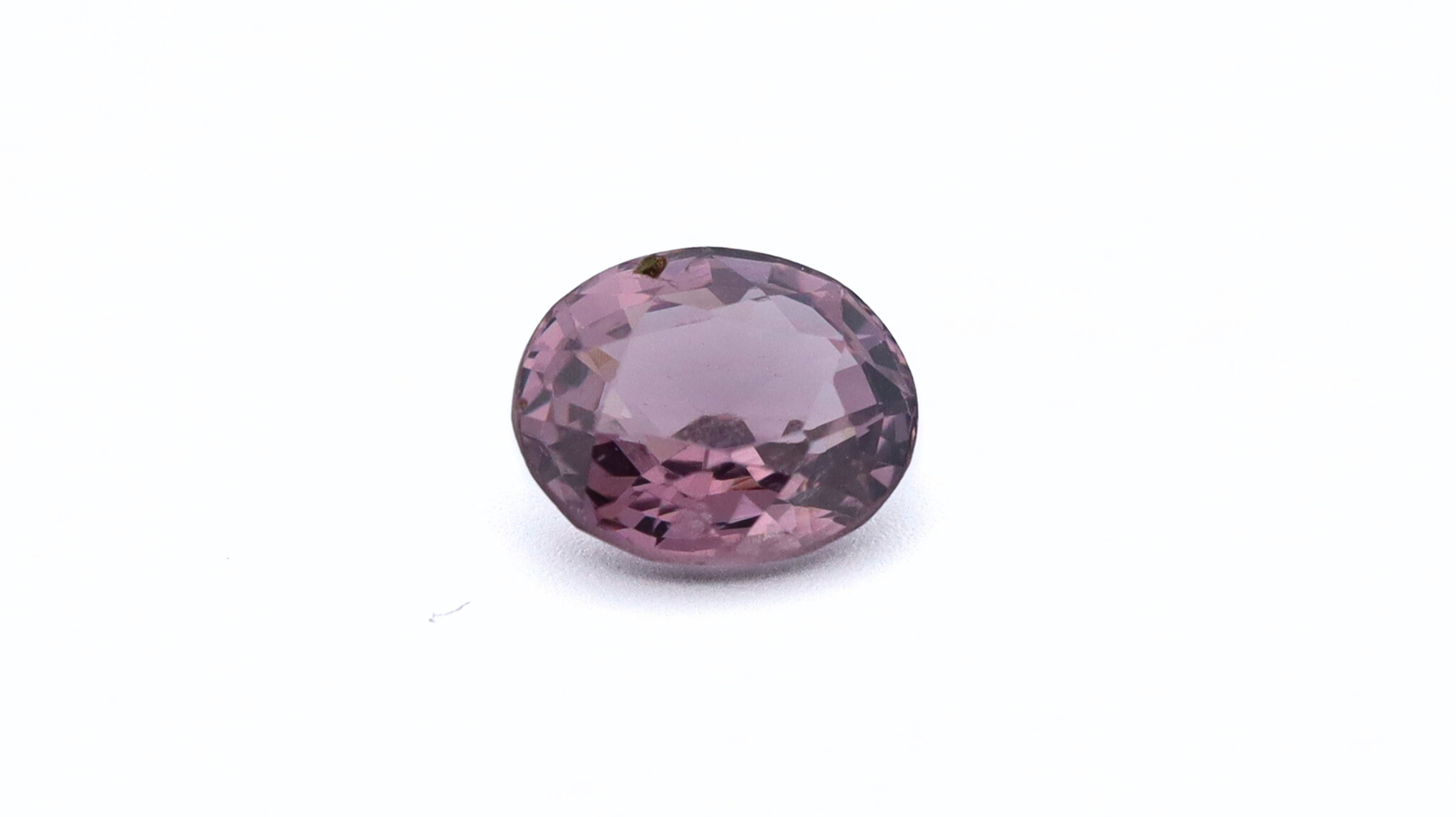 An oval cut pink Spinel, measuring 6.68x5.61x3.53mm and weighting 1.15ct.
