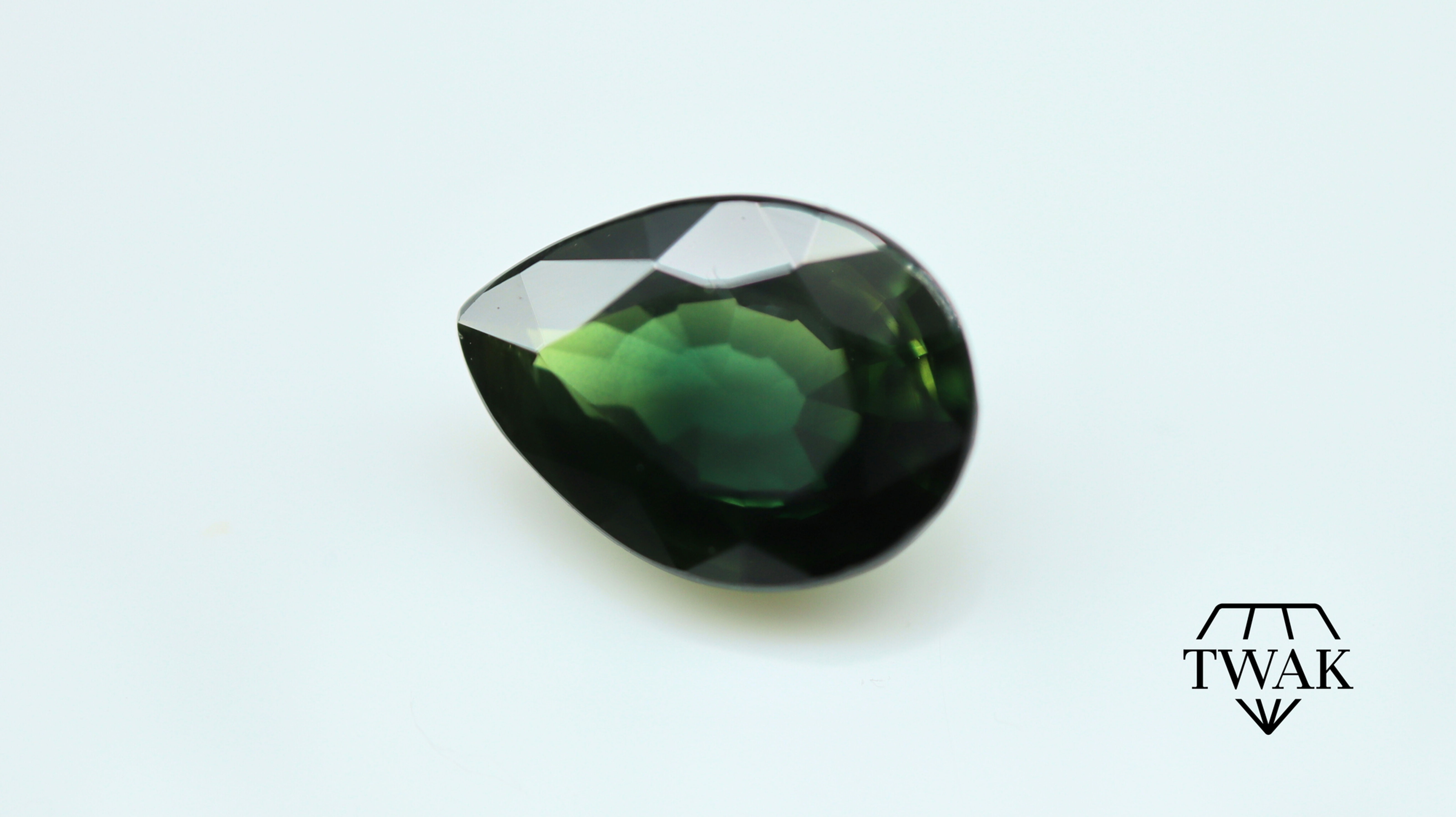 Pear shaped Deep Green and yellow Sapphire, 1.54ct