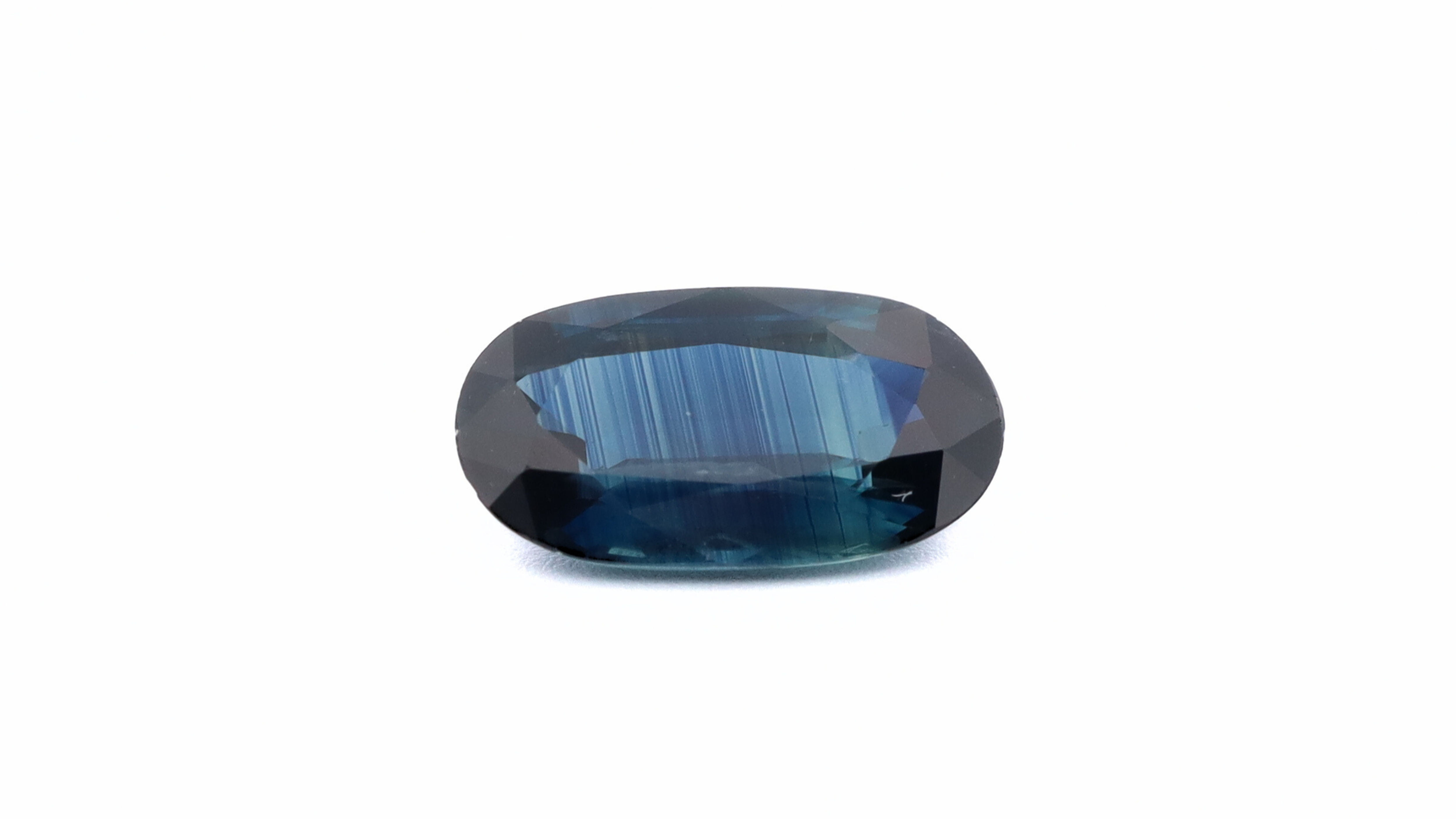 Front photo of a deep blue Sapphire, oval cut, measuring 8.47x4.57x2.81mm and weighting 1.07ct.