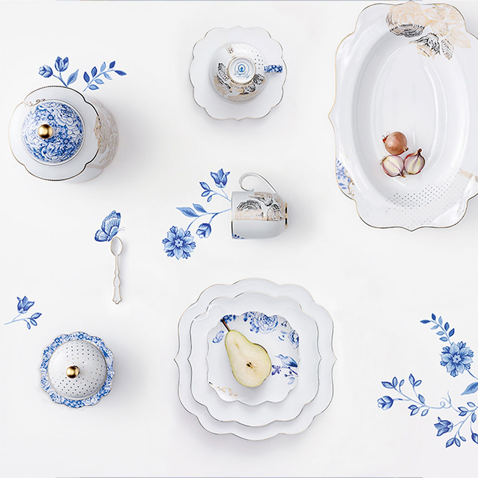 caneca grande flores douradas detalhes na porcelana