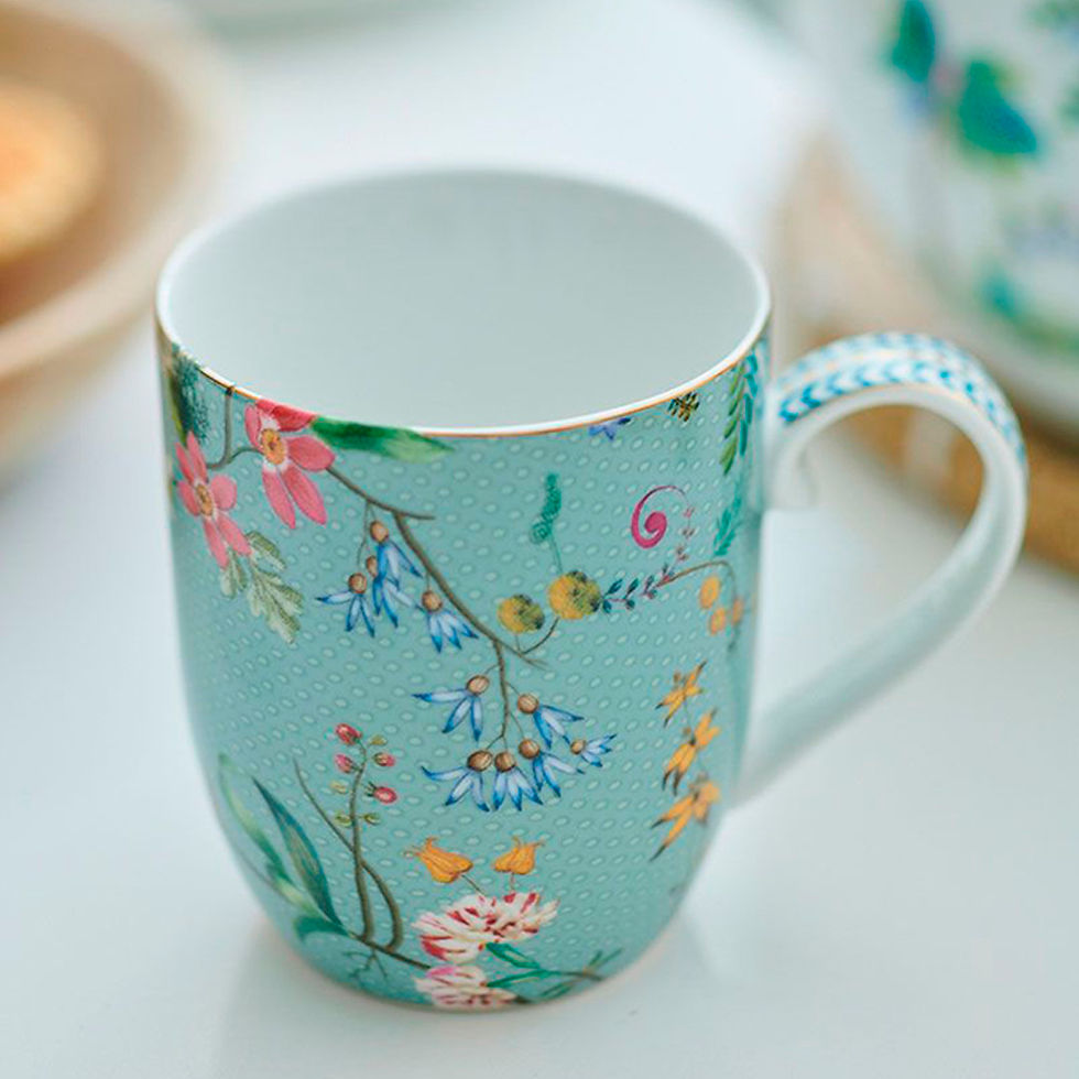 caneca azul detalhes flores coloridas porcelana holandesa