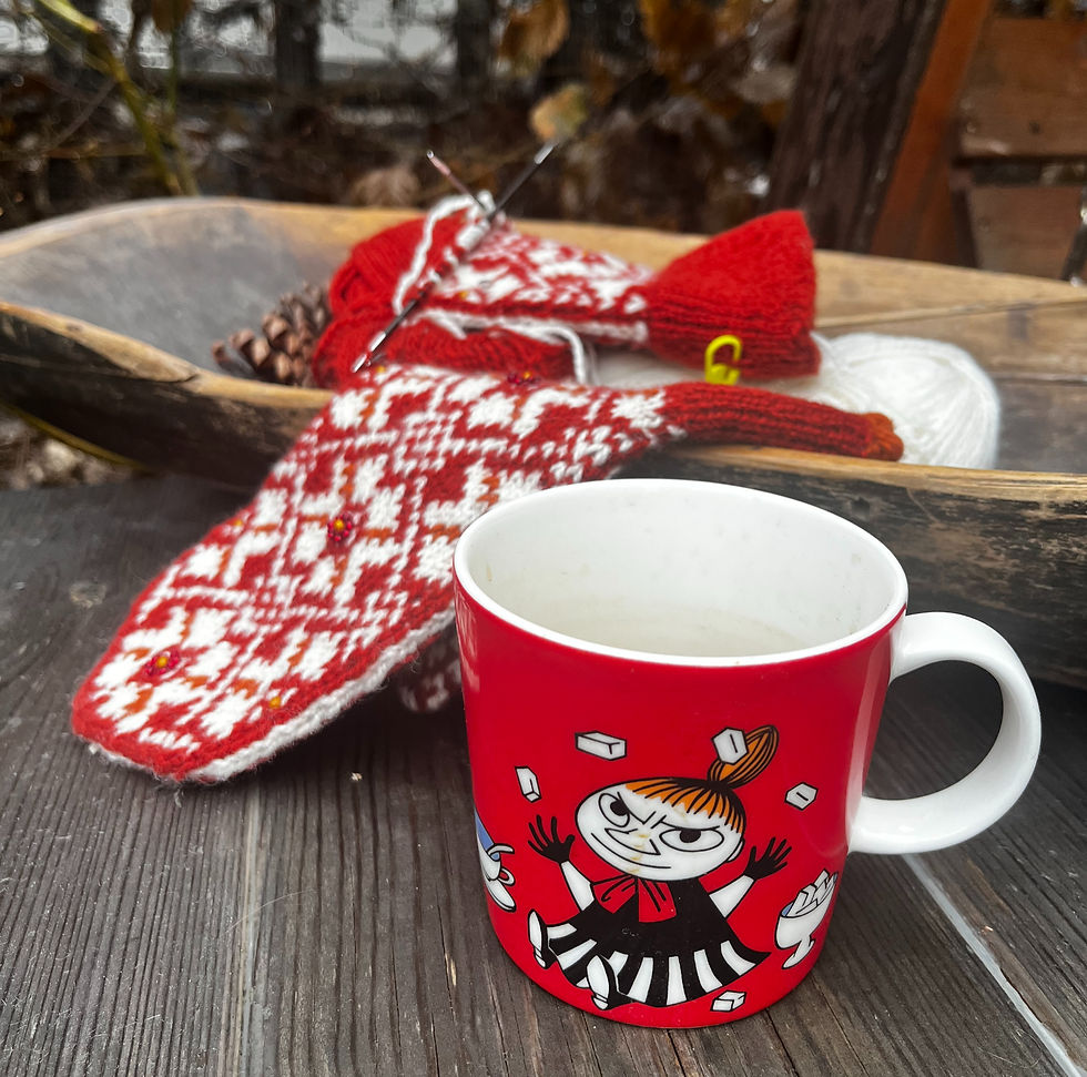 Jeg kan ikke huske sist jeg strikket så mye - bare for min egen skyld. Det har vært godt, og viktig for å finne tilbake til skapergleden, men også kjenne på det terapeutiske i strikkingen som kan bli borte om den endres til noe hvor du må produsere eller prestere. Jeg har ikke sluttet  å lage nye design, men har ikke som et mål å utgi noe. Det blir en bonus. 