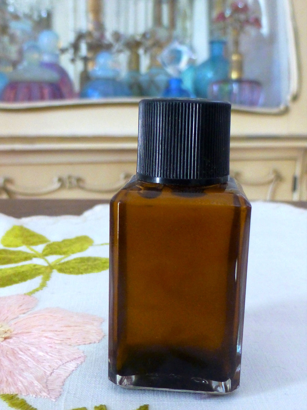 Rare late 1960s-1970s Earthmother Products of Woodstock Musk Essential Oil perfume in a 1/2 oz Italian amber glass bottle wit