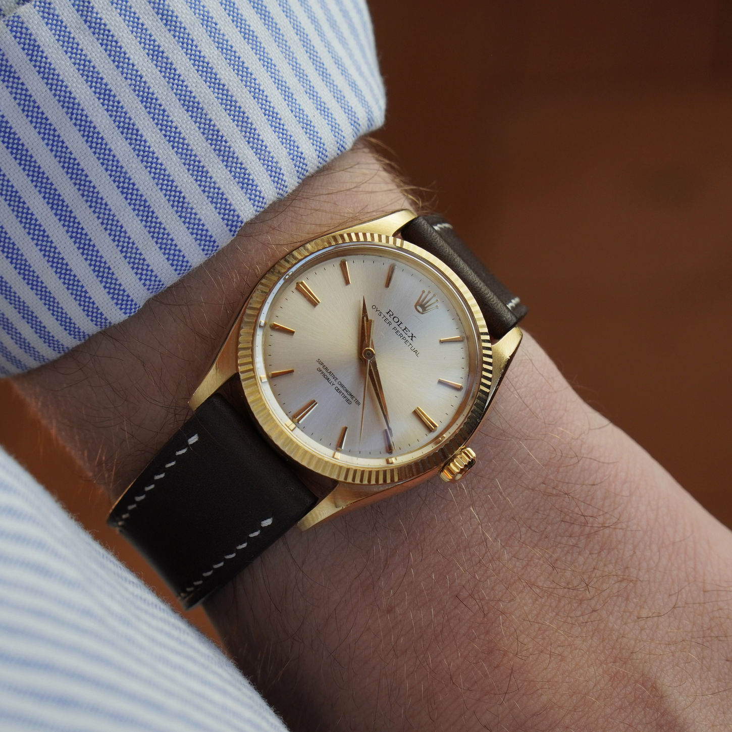 Vintage Rolex Oyster Perpetual aus 18 Karat Gold mit champagnerfarbenem Zifferblatt von Graf Classics in Kreuzlingen.