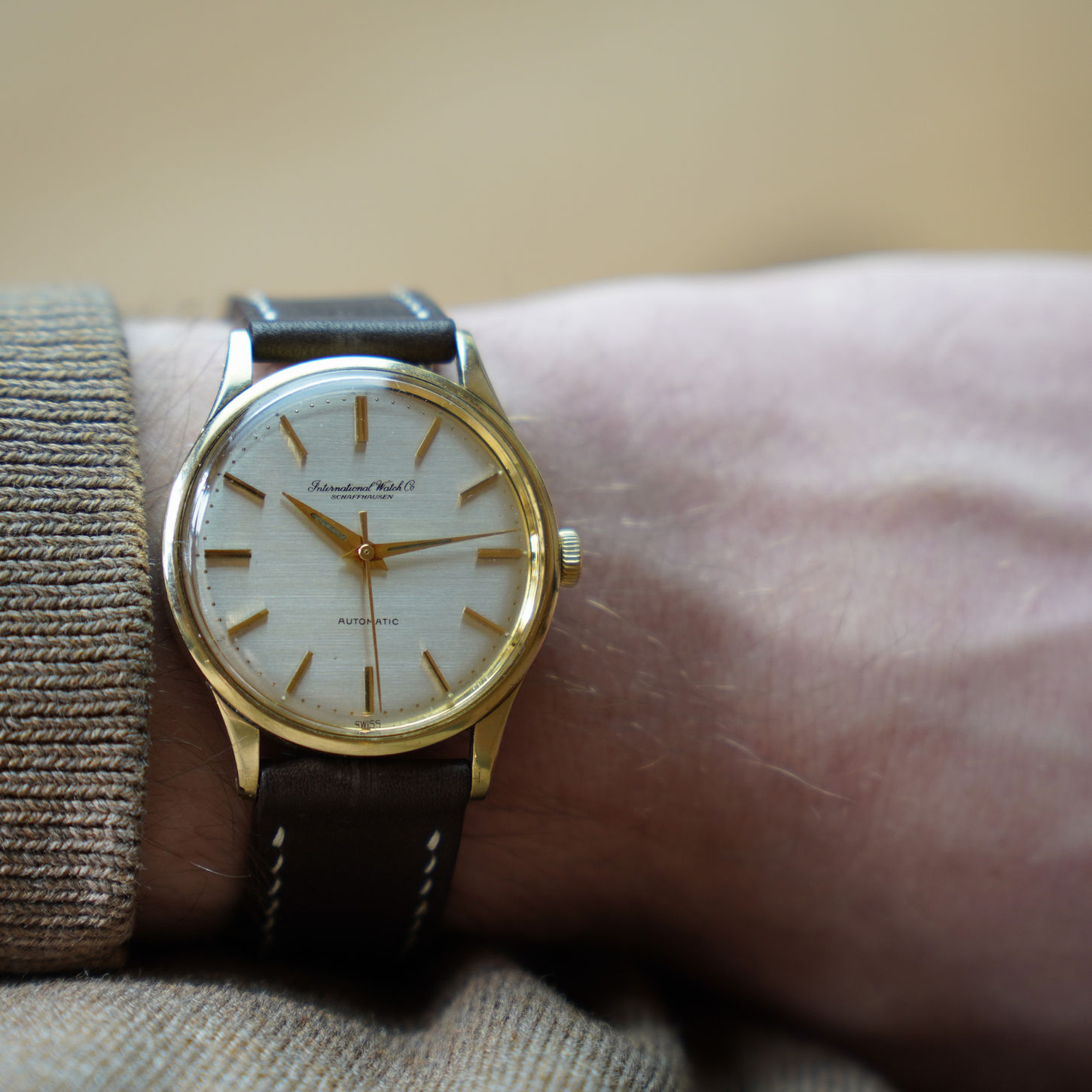 Eine IWC Automatik 35 mm in 14k gold klassisch am Lederband. Graf Classics Kreuzlingen