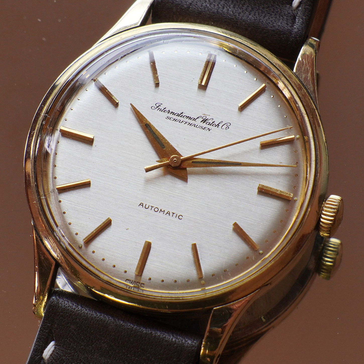 Eine IWC Automatik 35 mm in 14k gold klassisch am Lederband. Graf Classics Kreuzlingen