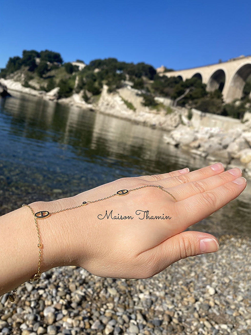 Miniature : chaine de main en acier inoxydable doré avec maille marine vue de profil