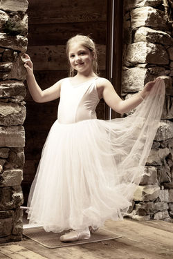 Ballerina in Long Tutu 1 - Photo © Daniela Brugger