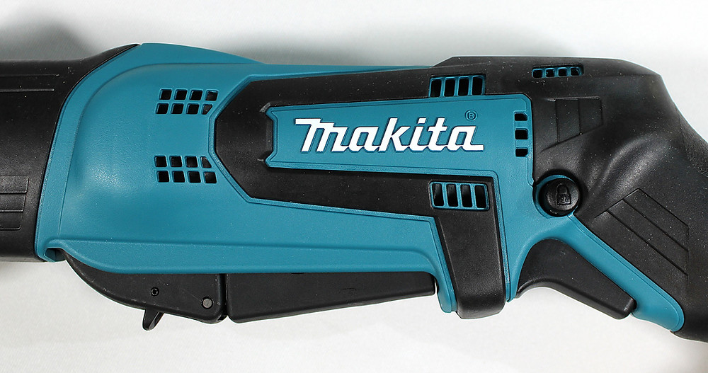 マキタの電動工具で庭木の剪定やってみた マキタの電動工具で庭木の剪定やってみた