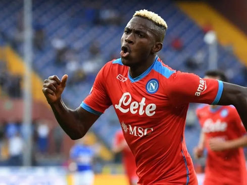 Serie A: Le Napoli reprend la tête avec "un Osimhen de tous les coups"
