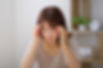 頭痛の女性