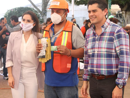 Entrega Toño Ixtláhuac equipamiento y tarjetas de cobro a primera Brigada Heroica