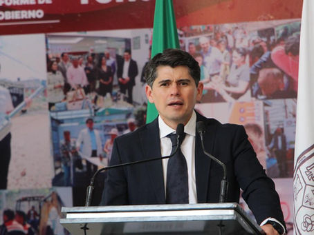 Toño Ixtláhuac entrega constancias de taller en  mecanismos de solución de controversias a servidores públicos 