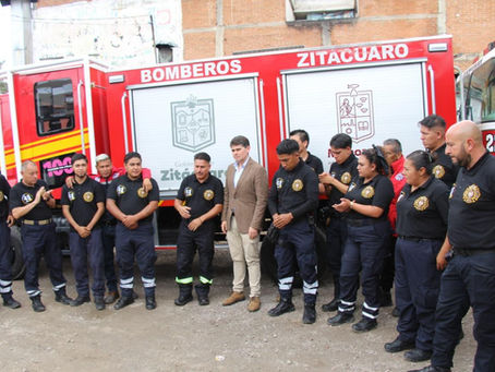 Toño Ixtláhuac felicita en el Día del Bombero y 40 aniversario de la corporación en Zitácuaro
