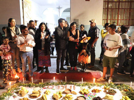 Entrega alcalde Toño Ixtláhuac premios a concursantes de ofrendas de Día de Muertos