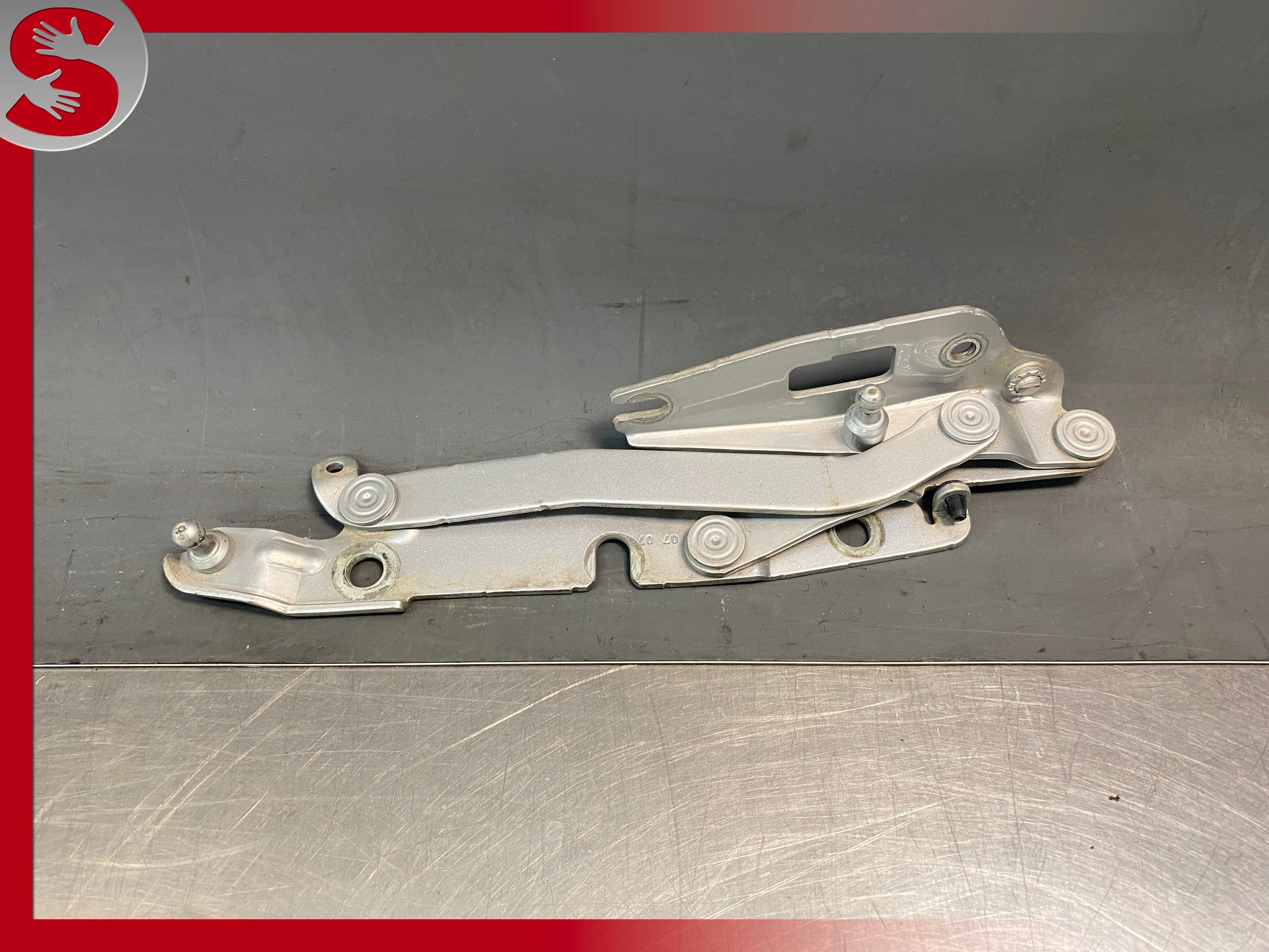 2002-2008 Audi A4 Sedan Driver Left Trunk Hinge Bracket 8E5-827-302-G