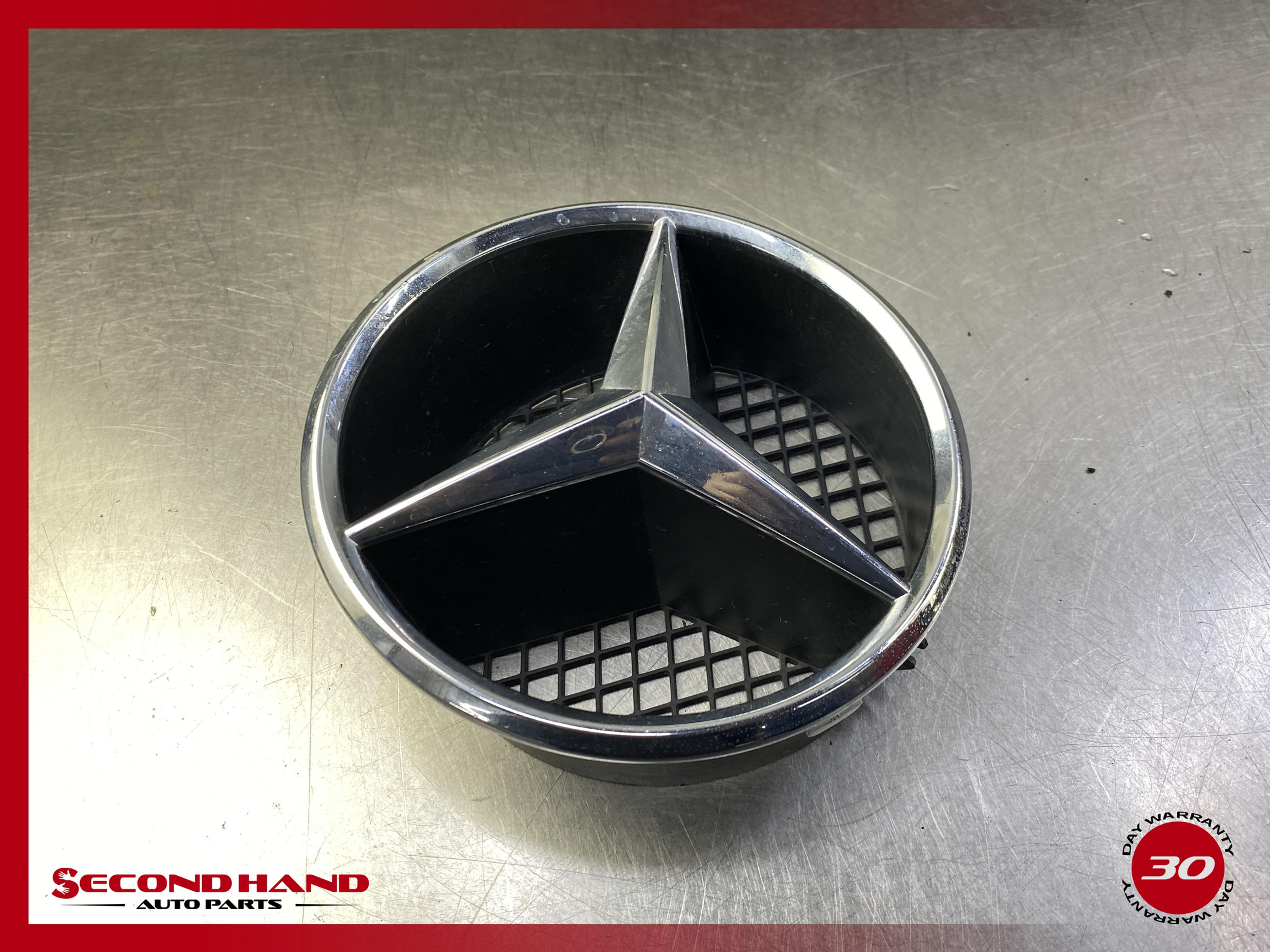 2008 2009 2010 2011 2012 2013 -2014 W204 MERCEDES C250 GRILL STAR HOUSING OEM