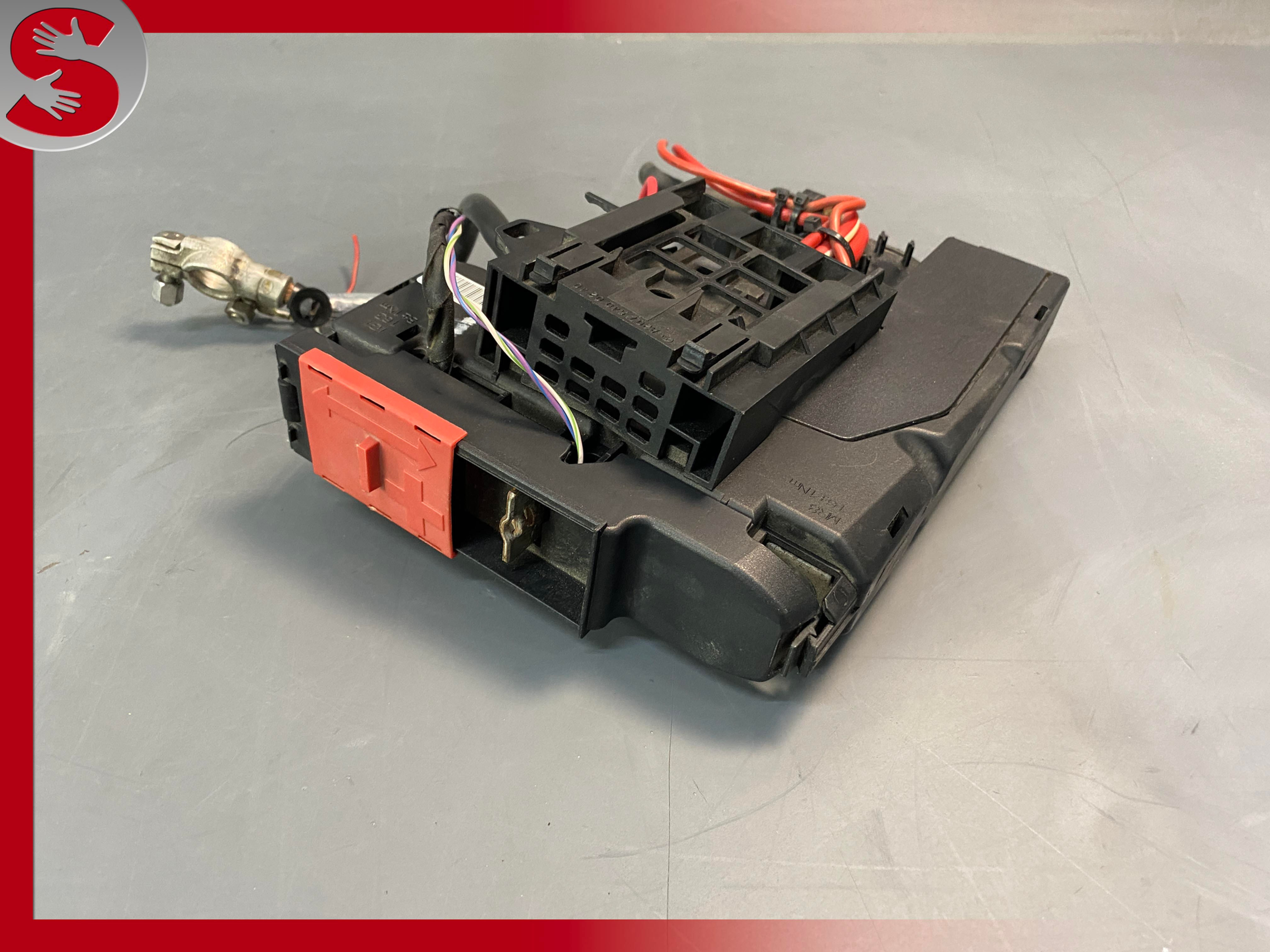 Mercedes C350 E350 GLK350 Front Power Distribution Terminal Fuse Box A2075401850