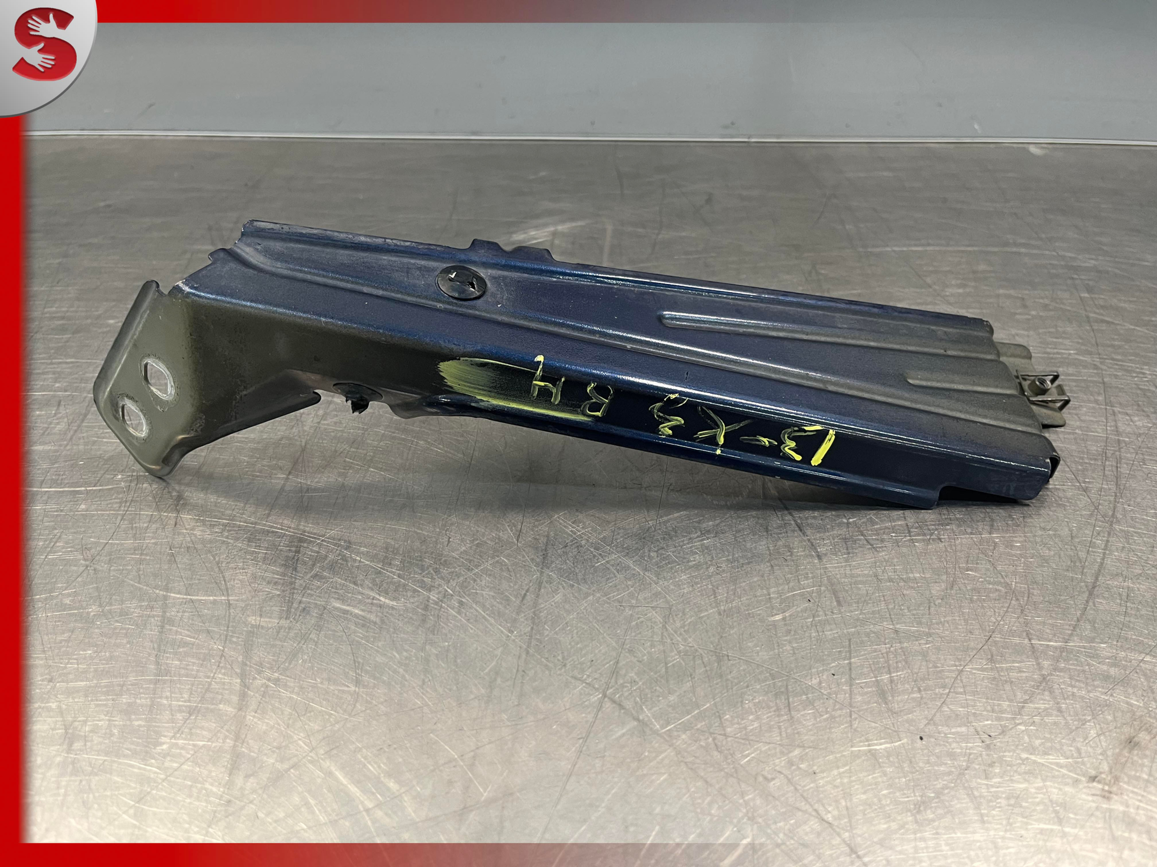 2015-2018 BMW X4 - Front Right Lower Fender Mount Bracket 7267326