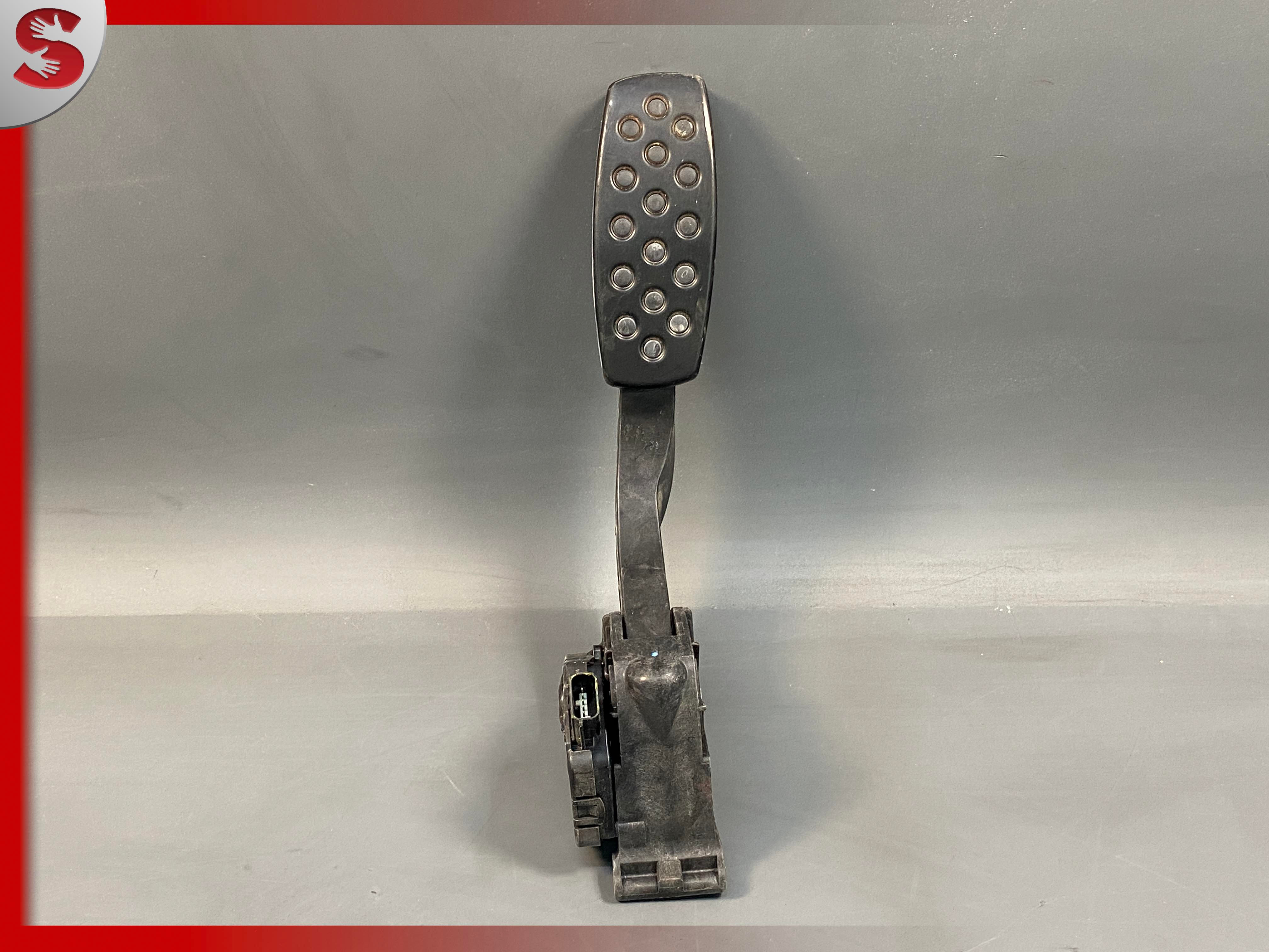 2016 - 2019 Chevy Malibu Accelerator Pedal Assembly OEM 23375954