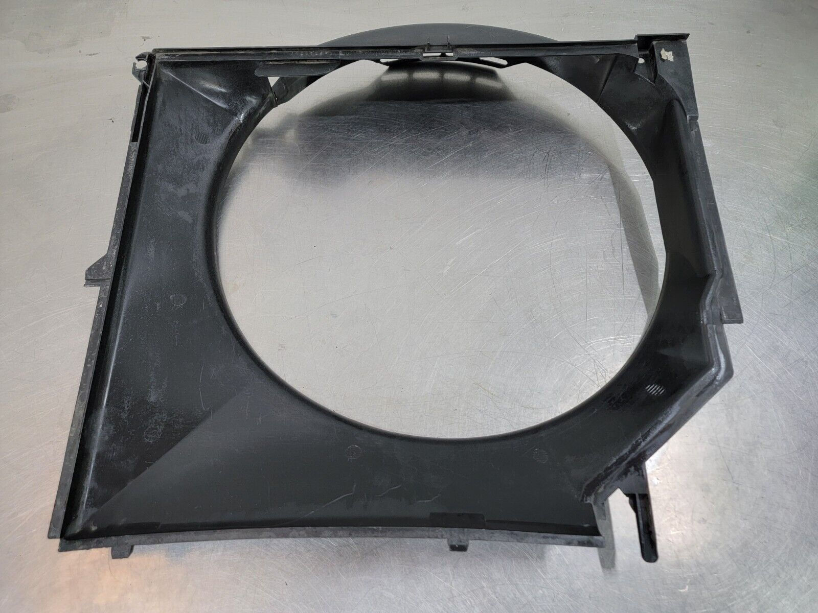 99-05  BMW E46 323i 328i 325i 330i Radiator Cooling Fan Shroud Cover Guide OEM