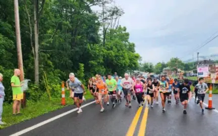 Runners and walkers participating in the RUN4HOPE community event