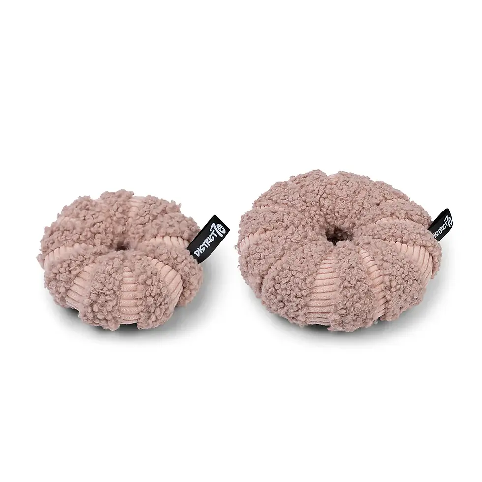 Thumbnail: District 70 merklabel op het luxe Pink Daisy snuffelspeelgoed.