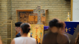 FOTOS: Emotiva visita de reliquias de mártires cristeros llena de fe a parroquias de Denver 